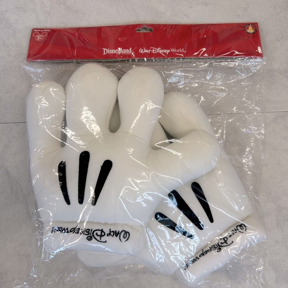 Vintage Walt Disney World Mickey Mouse gloves, new in original packaging, adult